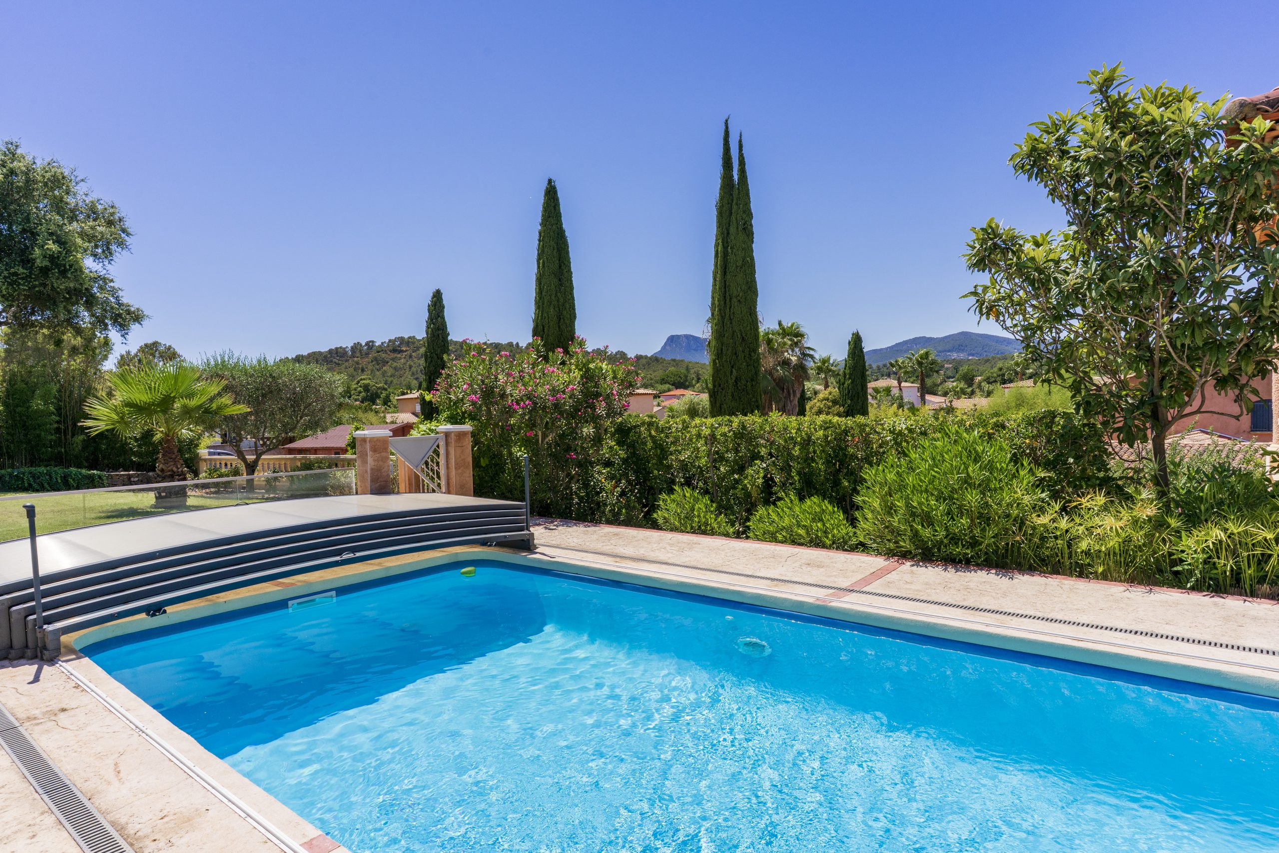 Piscine privée et sécurisée